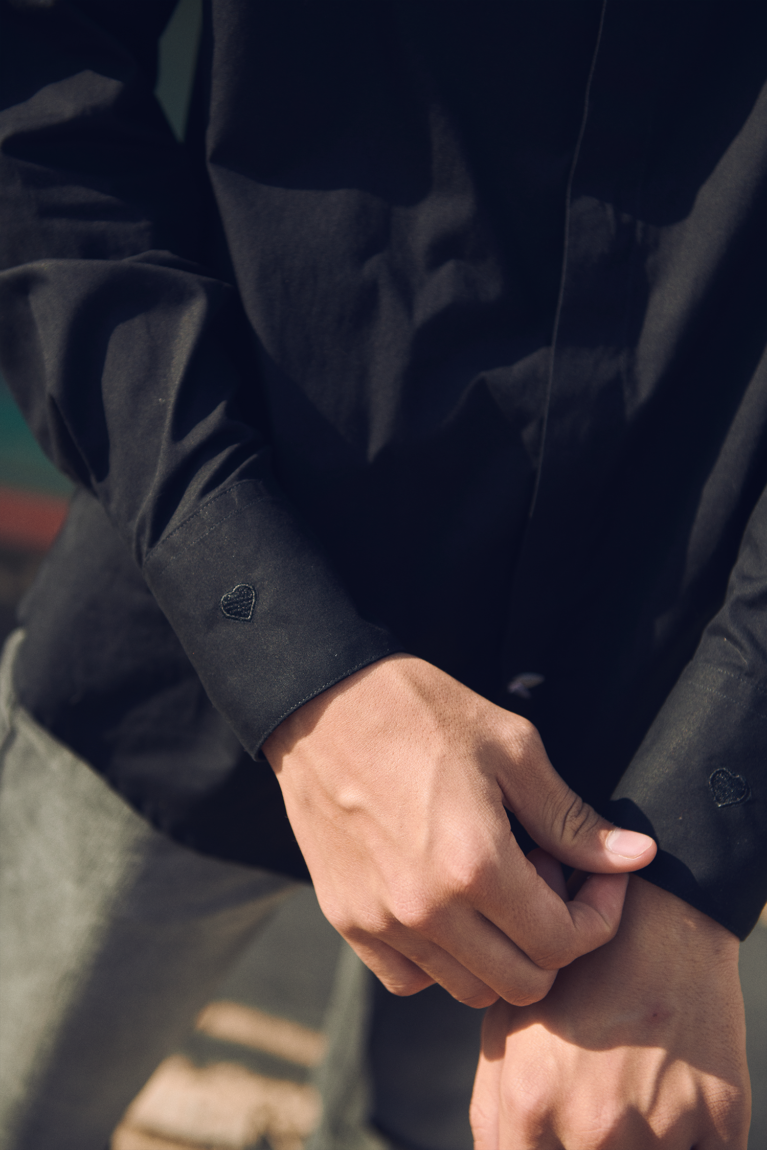 Heart on Sleeve Dress Shirt (Black/Negra)