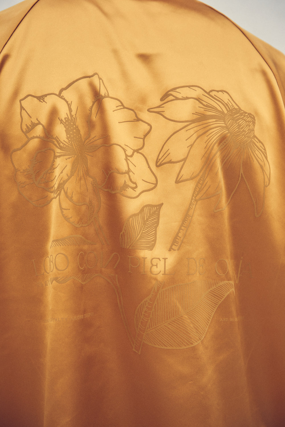 Lobo con piel de Oveja | Gold Satin Shirt