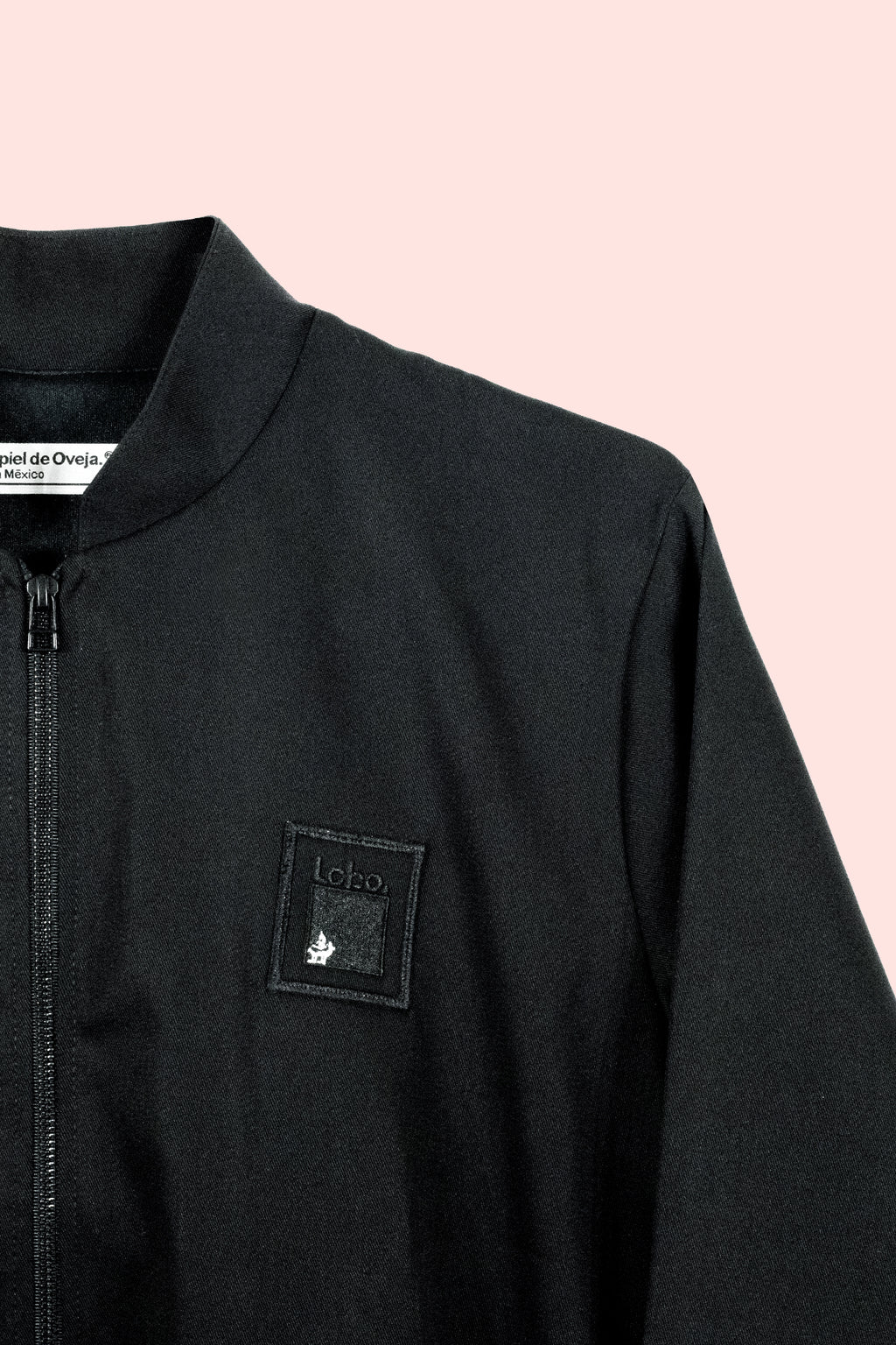 Lobo con piel de Oveja | Black Pleated Jacket