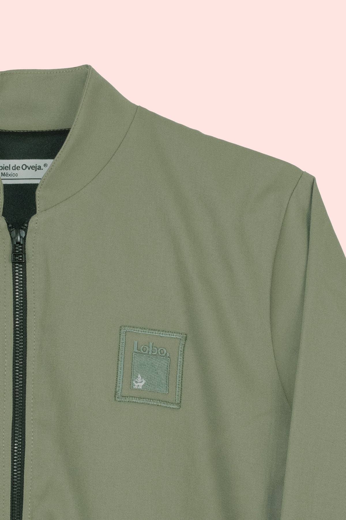 Lobo con pie de Oveja | Olive Green Pleated Jacket